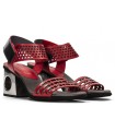 Sandalias rojas con tacón perforado
