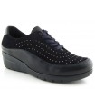 Deportivo negro de cordones con tachas