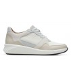 Deportivo blanco con cordones