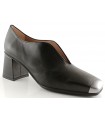 Zapato abotinado en piel negra