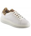 Deportivo blanco con animal print