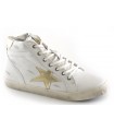 Deportivo abotinado con estrella en color oro