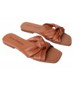 Sandalia plana en color brandy