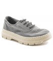 Deportivo en color gris con plataforma