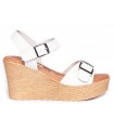 Sandalias en color blanco con cuña y plataforma