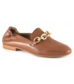 Mocasín con cadena en piel de color cuero