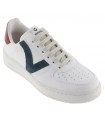 Deportivo en color blanco combinado con marino