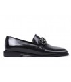 Mocasín con cadena en piel negra
