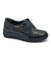 Zapato con velcro en color negro 