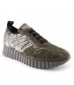 Deportivo de color plomo con cordones elásticos