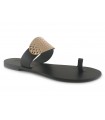 Sandalia para mujer en color negro con adorno metalizado