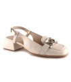 Zapato en charol de color blanco roto