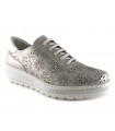 Zapato de cordones calado en color plata