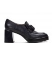 Mocasín con adorno en piel negra