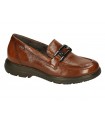 Mocasín con cadena en piel charol de color cuero