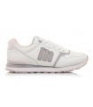Deportivo blanco con cordones