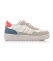 Deportivo blanco con colores azul y rojo