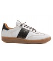 Deportivo en color blanco con suela caramelo.