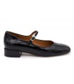 Zapato estilo merceditas en piel charol negra.