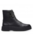 Bota negra con cordones