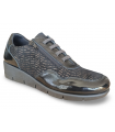 Zapatos de confort en piel negra con cordones elásticos.