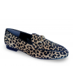 Mocasín estampado en leopardo.