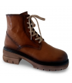 Botines con cordones en color cuero y suela combinada.