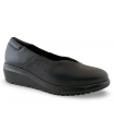 Zapato de corte salón con cuña.