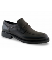 Mocasín negro con antifaz y tachas. Piel natural.