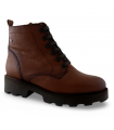 Botines de cordones en color cuero.